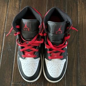 Air Jordan 1 Mid Gs 'gym Red Black Toe